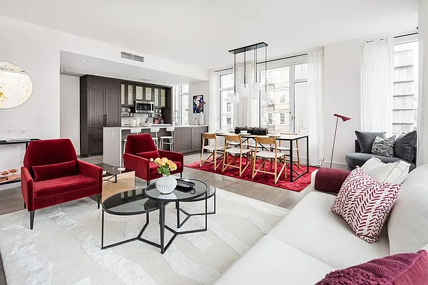 Rented by Extell Marketing Group LLC | media 24