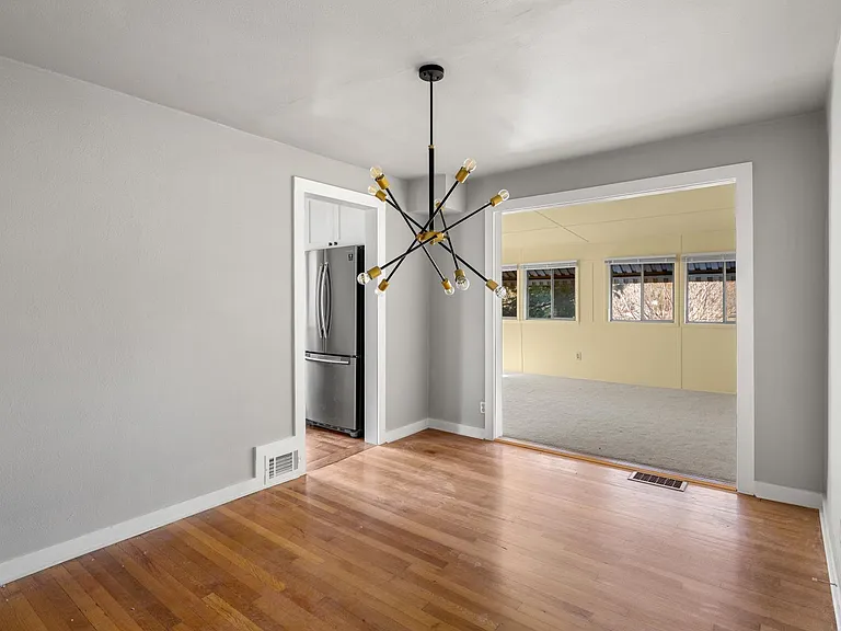 30 Lorraine Ave — Photo 7