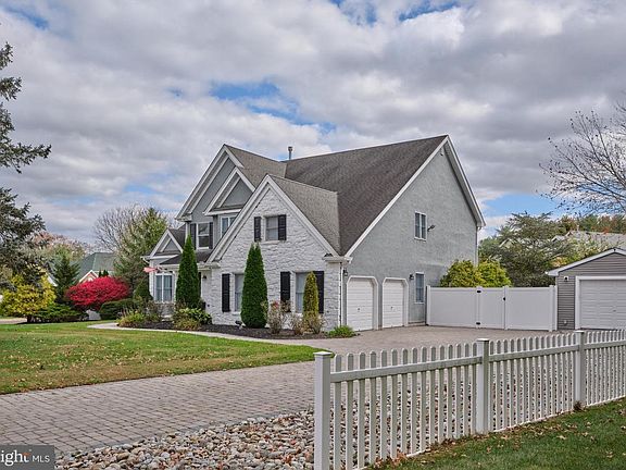 3rd image of 5281 Harrington Ct