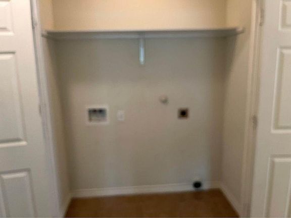 5th image of 227 Carranza St