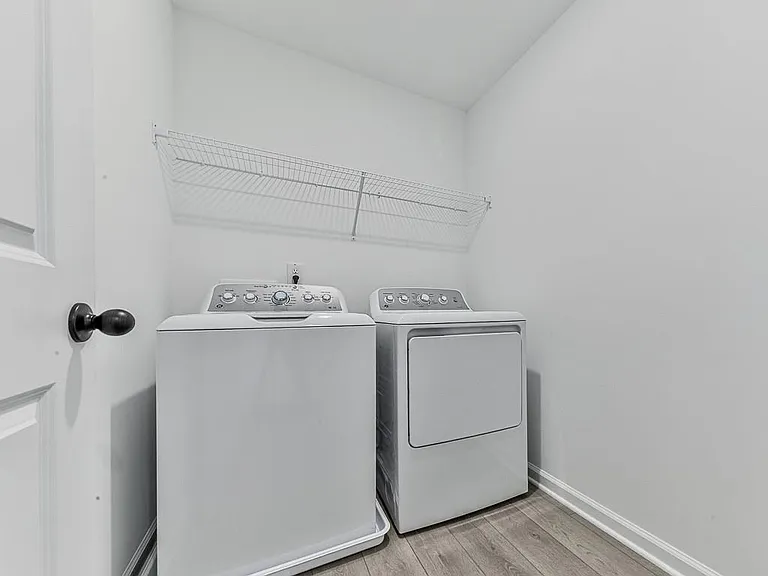 611 Elwick Ln — Photo 35