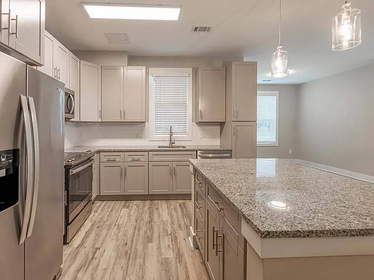 Foxwood Apartments — Photo 111