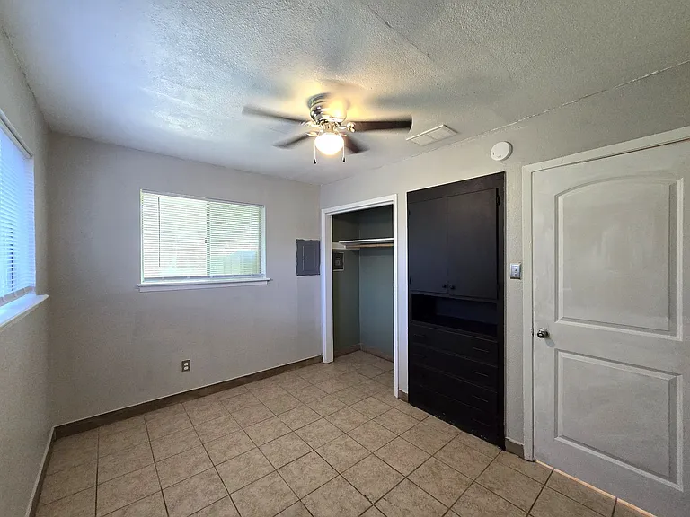 212 E Valley Rd — Photo 12