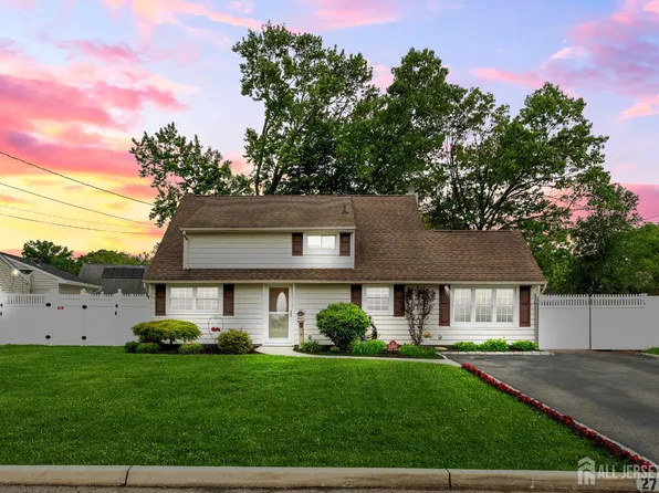 27 Sunrise Rd, Old Bridge, NJ 08857