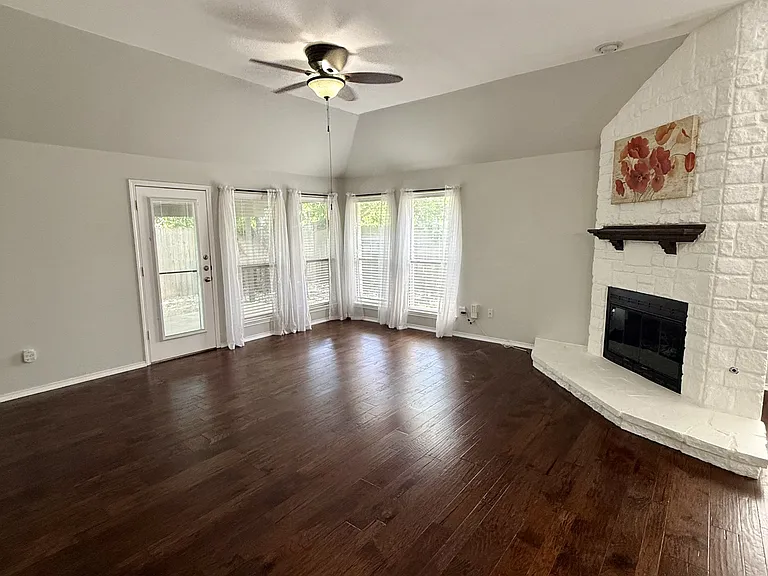 1713 Lantana Dr — Photo 5