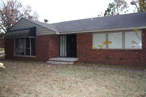 2nd image of 402 W Gilkey St