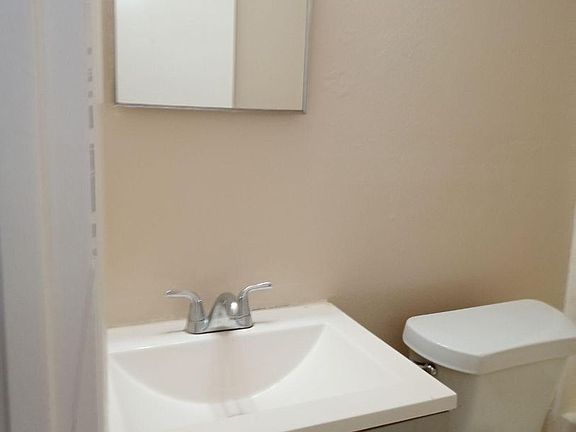 5th image of 2228 Leo Dr #B