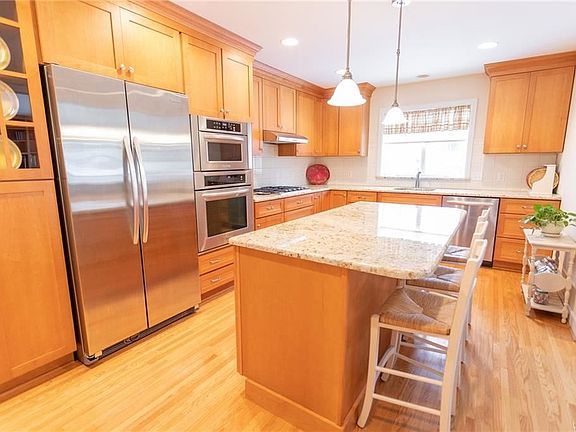3rd image of 335 Berryman Dr