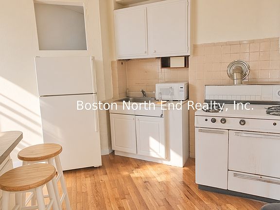 4th image of 92 N Margin St APT 2