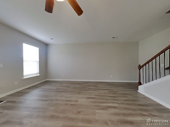 3rd image of 2223 Jenny Dr