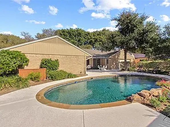 6840 Roundrock Rd, Dallas, TX 75248