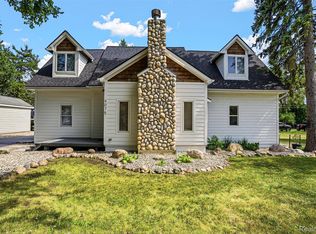 4075 Green Lake Rd, West Bloomfield, MI 48324
