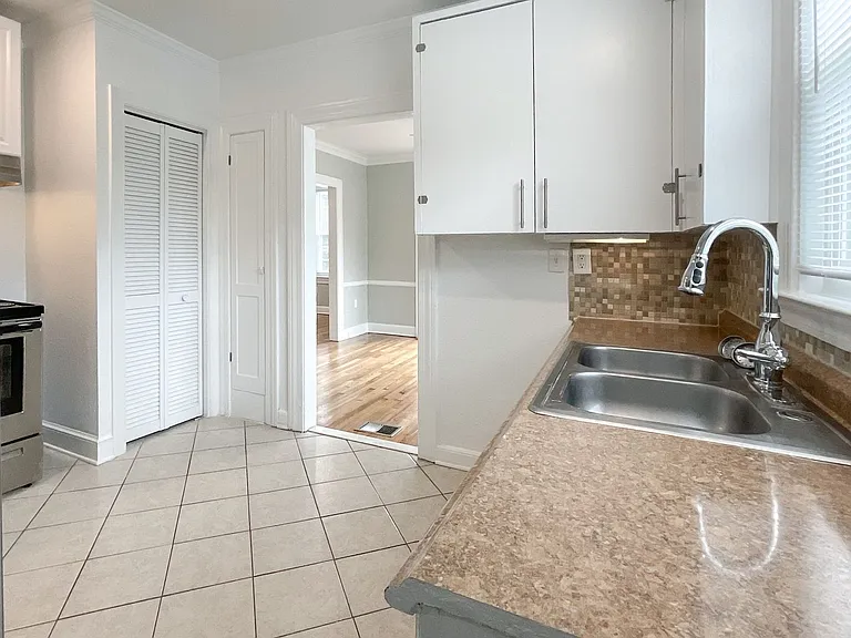 735 E 52nd St — Photo 10