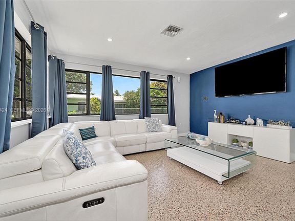 5th image of 19601 Belview Dr