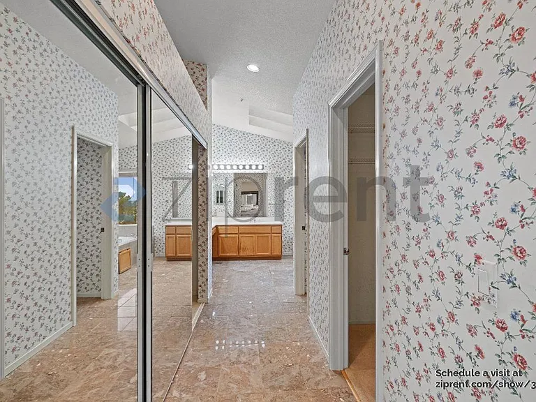 1001 Sandhurst Dr — Photo 33