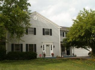 1132 Maple Ln, Batavia, IL 60510