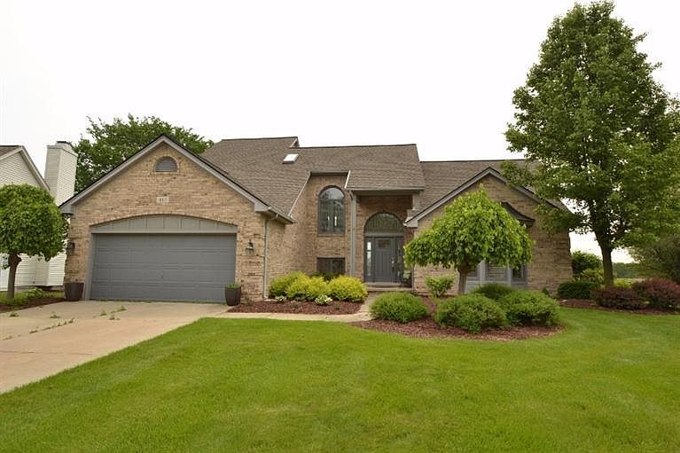 1st image of 601 Woodhill Dr