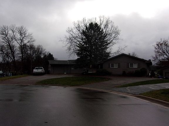 2nd image of 113 Heritage Cir S