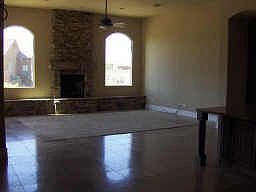 Family room w/fireplace