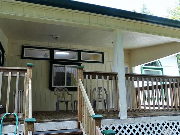 3rd image of 374 SE 130th Dr
