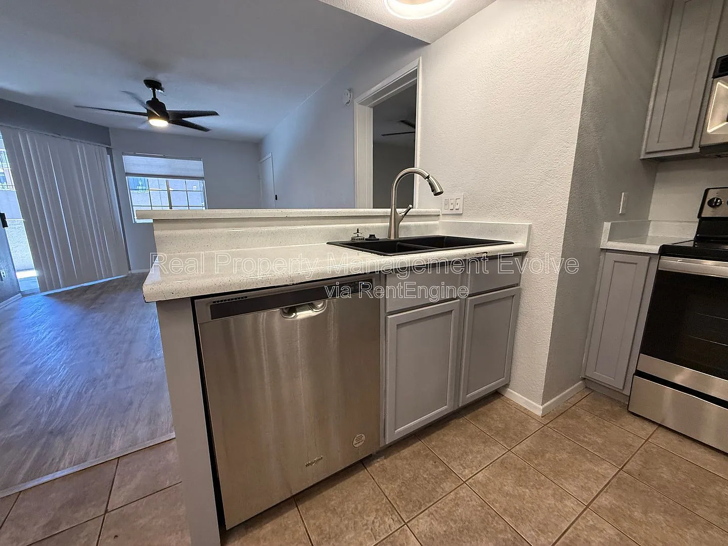 2 bed, 2.0 bath, 810 sqft, $1,295 — Photo 3