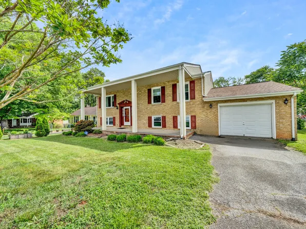 2121 Montgomery Cir, Vinton, VA 24179