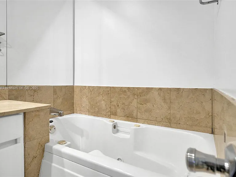 808 Brickell Key Dr #2506 — Photo 18