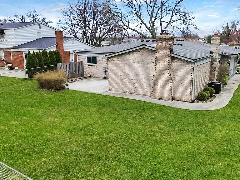 3007 Warrington Dr — Photo 8