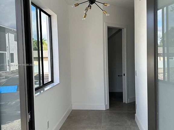 3rd image of 4629 SW 32nd Ave #3