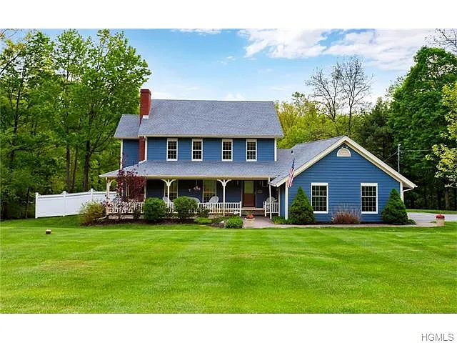1044 Ridgebury Rd photo 1
