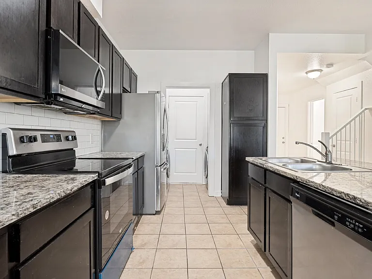 12503 Bay Ave — Photo 11