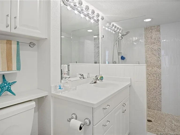 245 NE Macarthur Blvd #12 — Photo 15