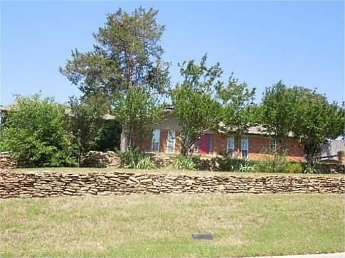 1st image of 1402 Woodridge Cir