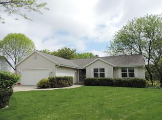 314 Turnberry Ct, Pewaukee, WI 53072