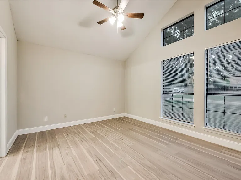 3301 Cliffview Dr — Photo 10