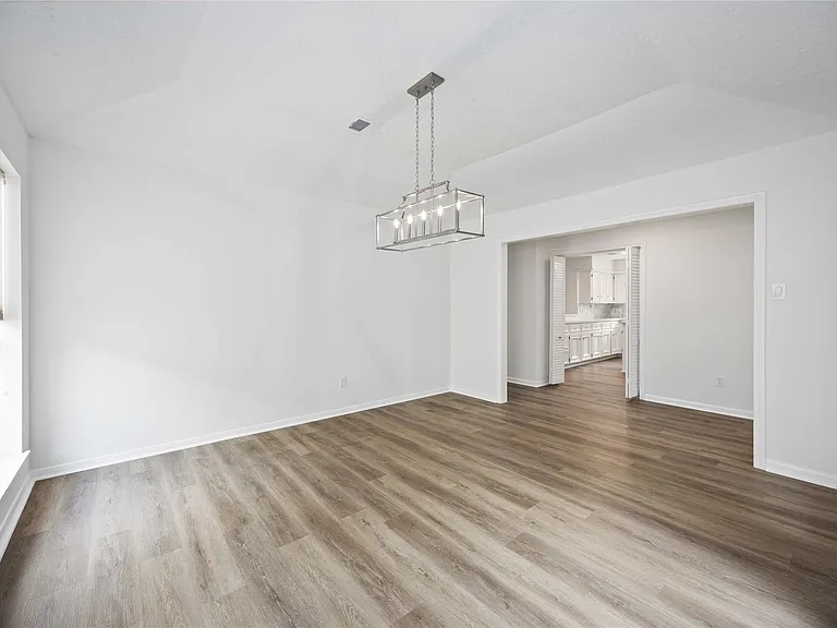 14143 Hillvale Dr — Photo 13