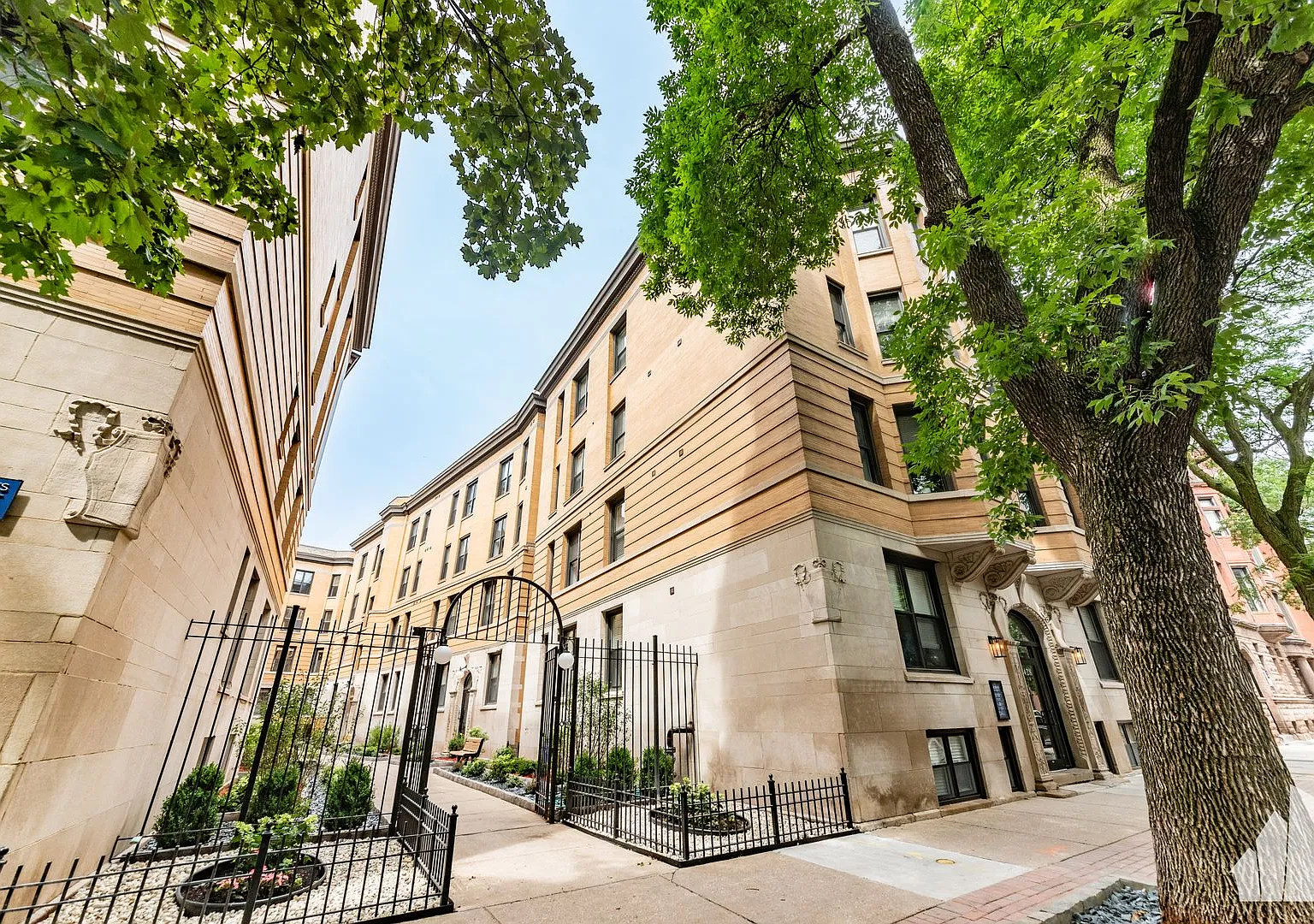 2 bed, $4,095 — Photo 1