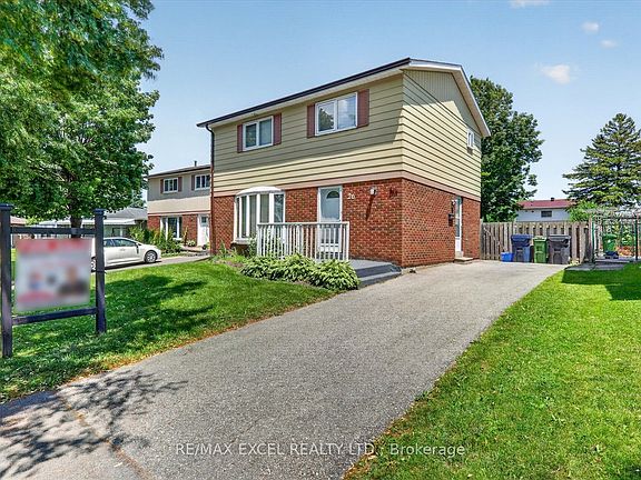 2nd image of 26 Lighthall Cres
