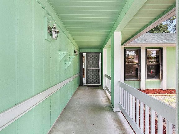 4th image of 765 SE Evans Avenue
