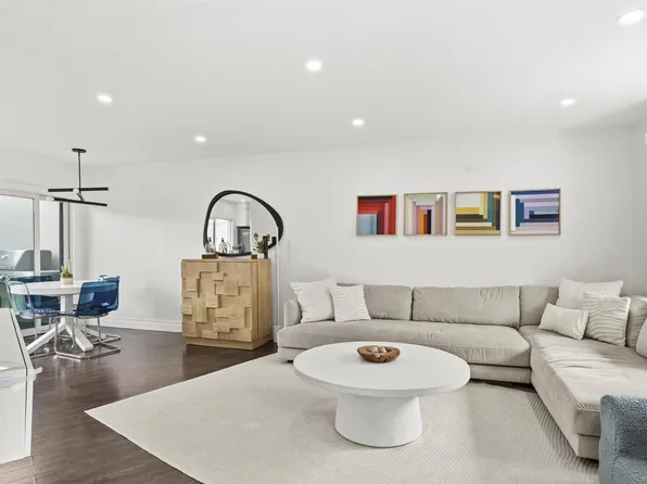 8490 Via Sonoma Unit 10, La Jolla, CA 92037