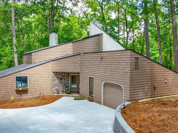 4079 Southerland Dr NE, Roswell, GA 30075