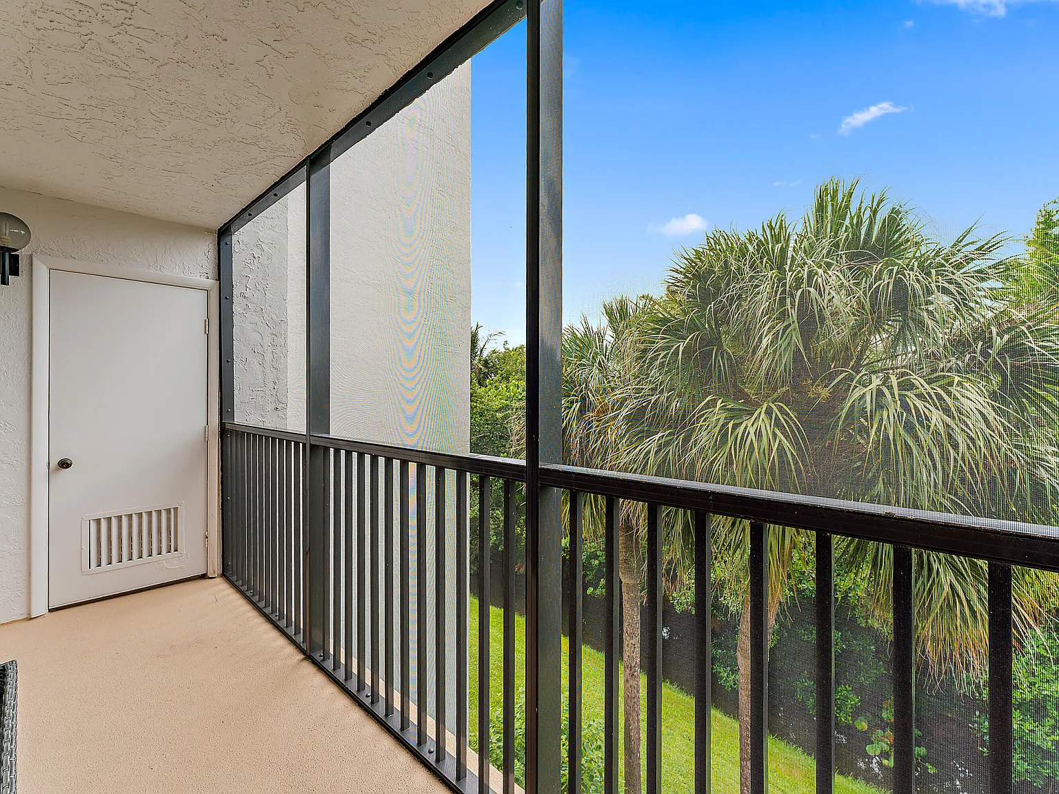 1 bed, 1.5 bath, 860 sqft, $5,500 — Photo 3
