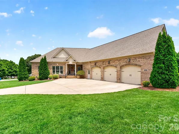 2330 Shiny Leaf Dr, Denver, NC 28037