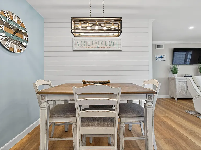 110 Shore Ct #301 — Photo 17