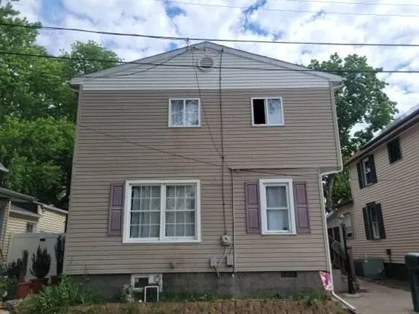 4 Queen St, Paulsboro, NJ 08066