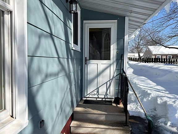 4th image of 408 Maas St