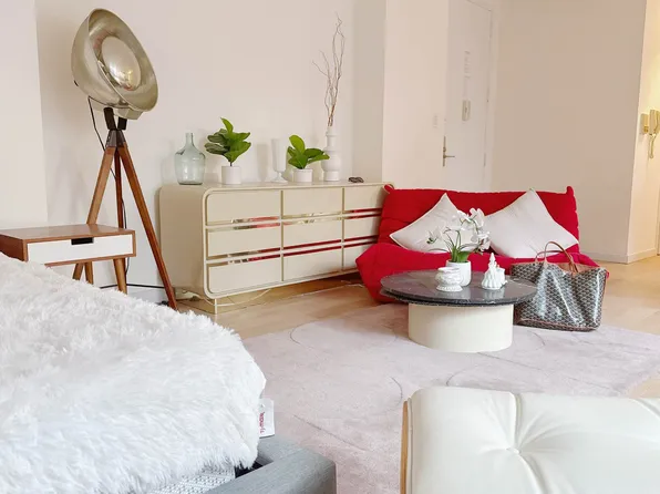 250 South End Avenue image 1 of 6