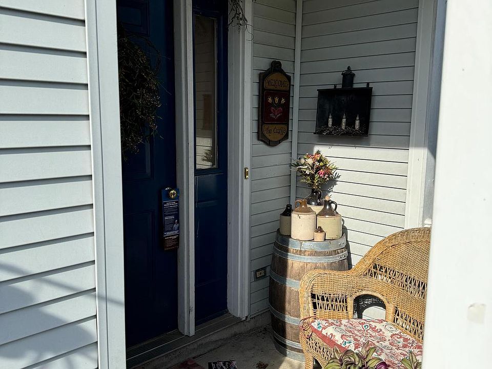 2nd image of 138 W High St