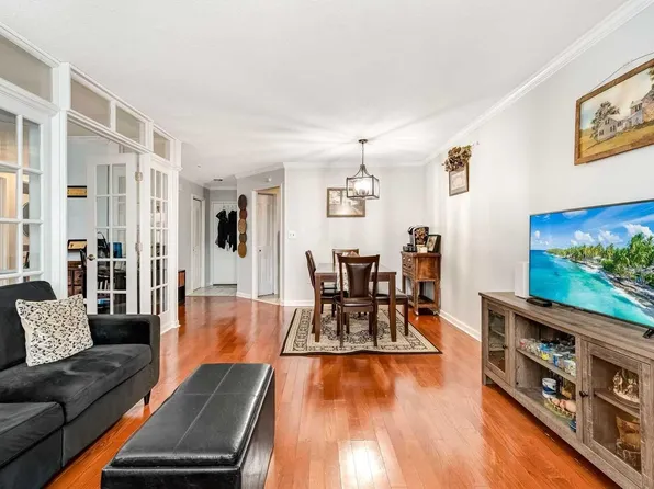 416 Harmon Cove Tower, Secaucus, NJ 07094