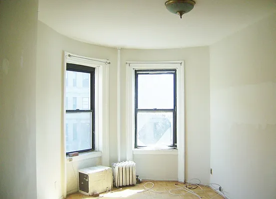 Rented by Perry Associates NYC Inc | media 44